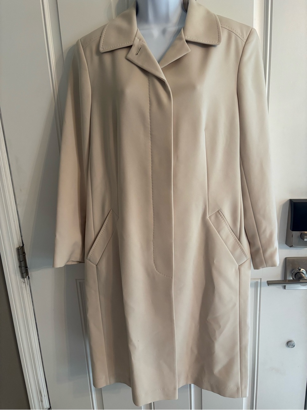 Women's Gallery Tan Single-Breasted Trench Coat